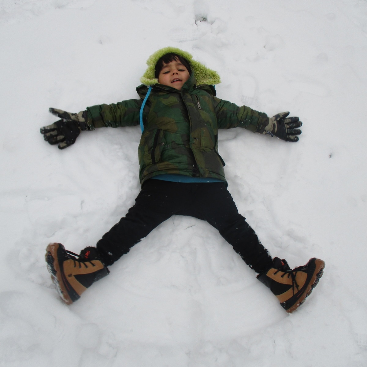 Didcot nursery children embrace snowfall