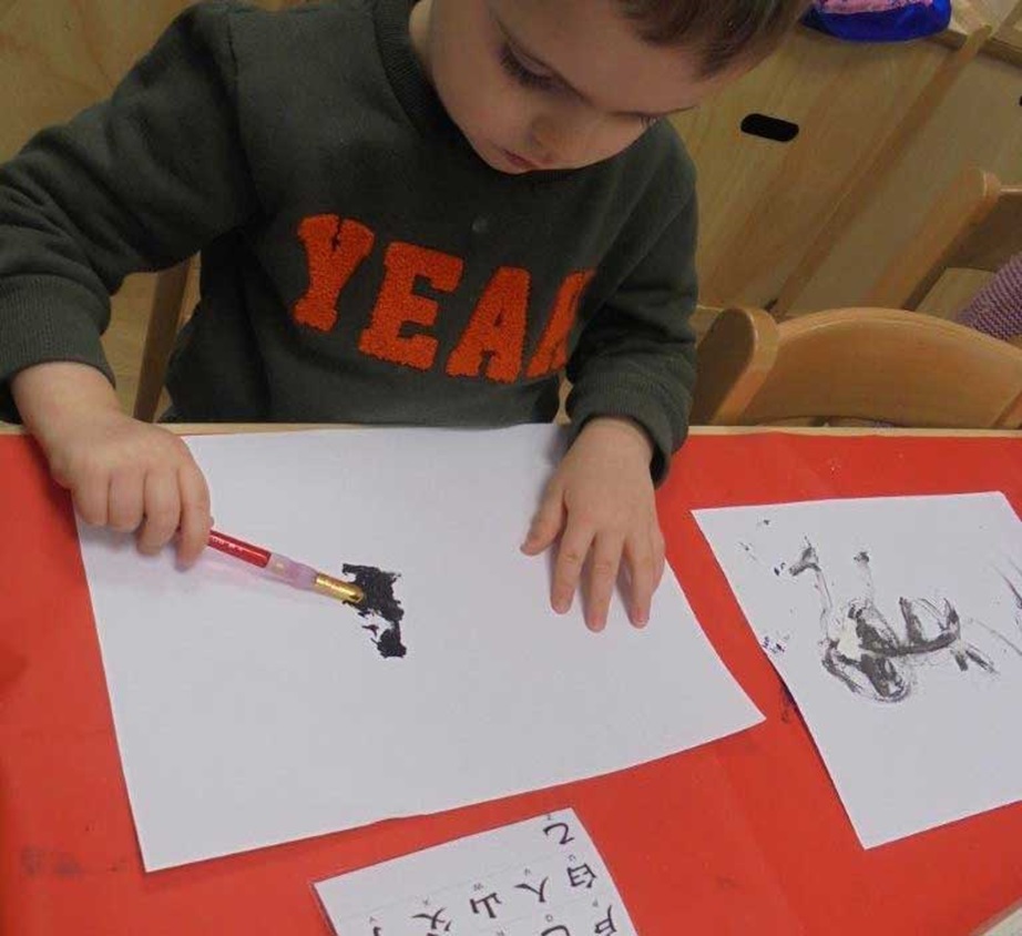Bracknell nursery children paint Chinese letters