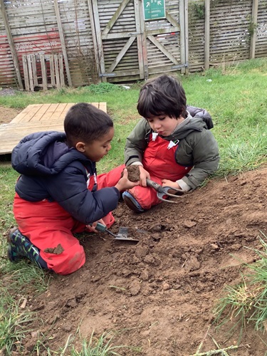 Oxford nursery children embrace forest school activities